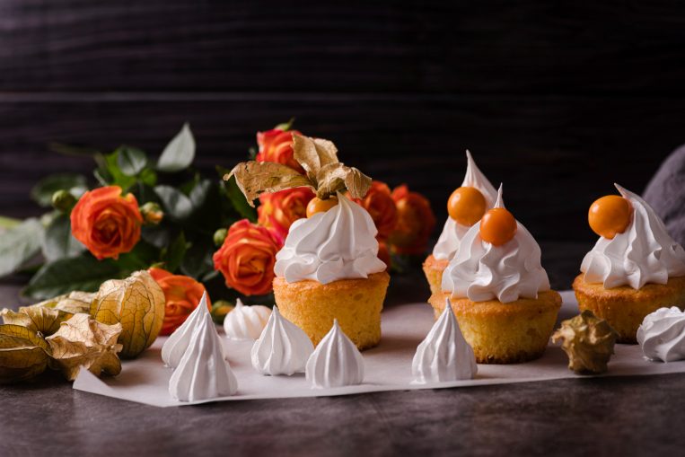 cupcakes-with-icing-rose